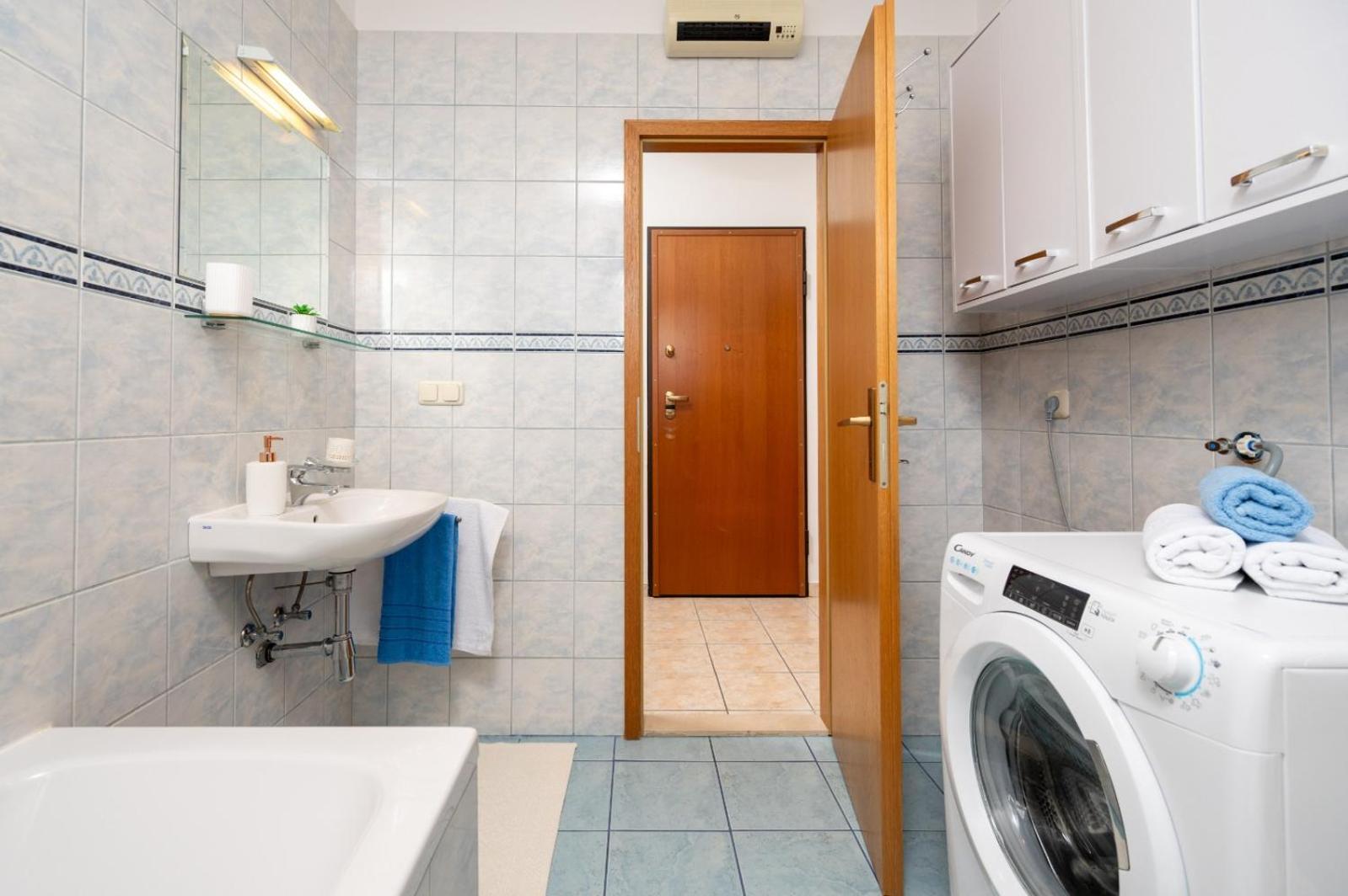Apartment Anita โตรกีร์ ภายนอก รูปภาพ
